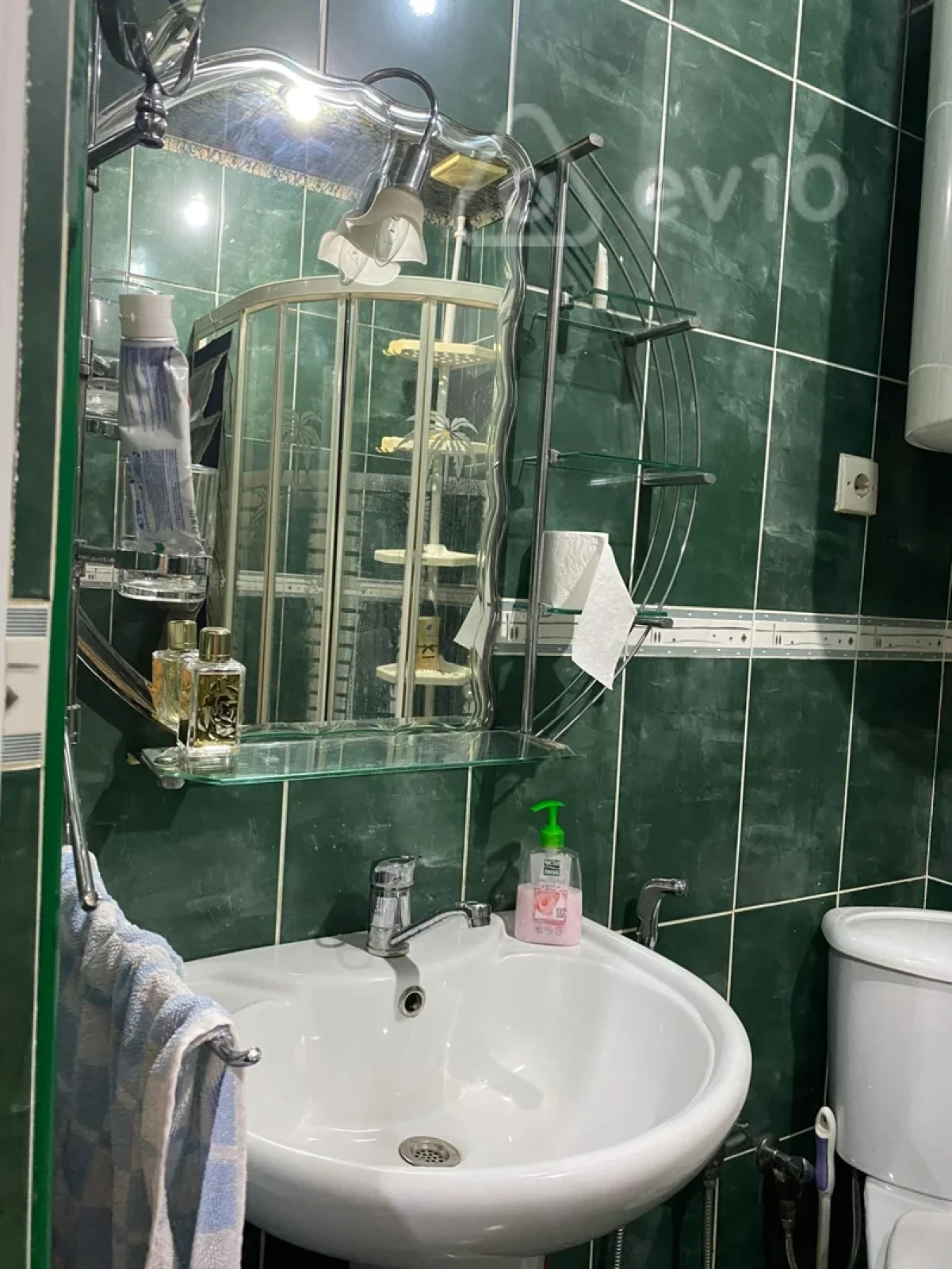 Kirayə verilir 2 otaqlı köhnə tikili 65 m²