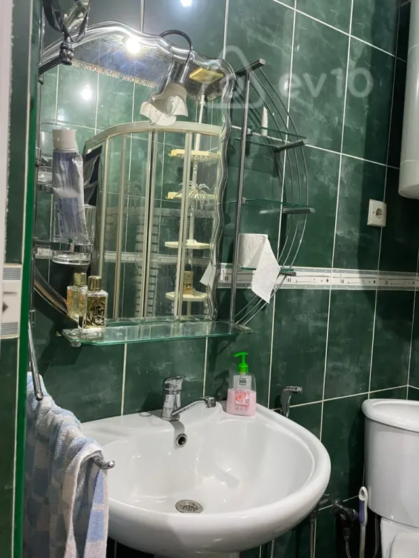 Kirayə verilir 2 otaqlı köhnə tikili 65 m²