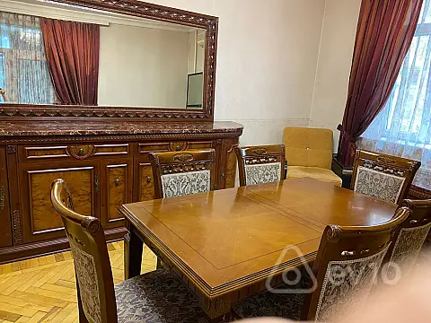 Kirayə verilir 2 otaqlı köhnə tikili 65 m²