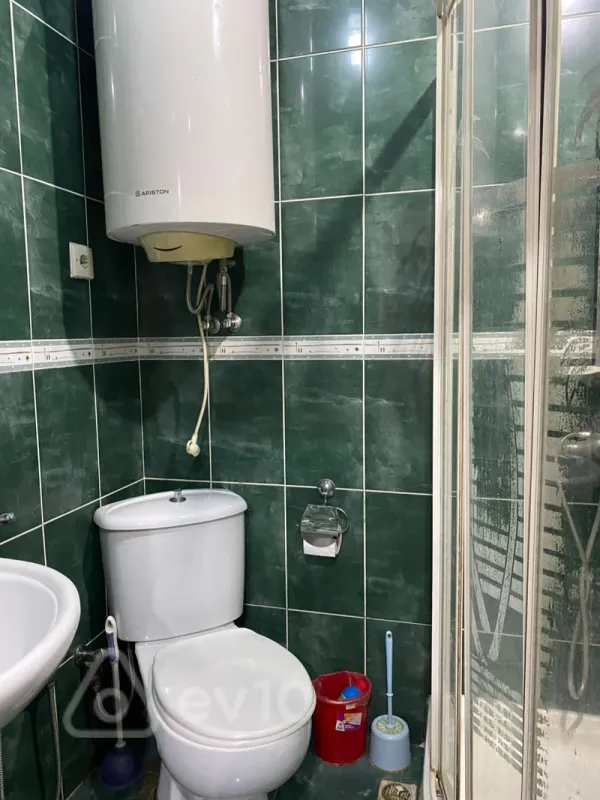 Kirayə verilir 2 otaqlı köhnə tikili 65 m²