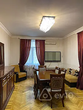 Kirayə verilir 2 otaqlı köhnə tikili 65 m²