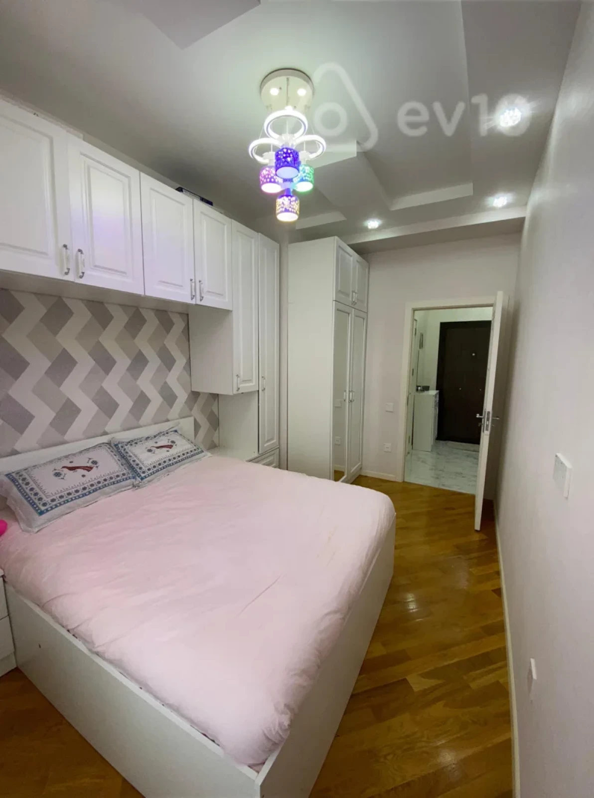 Kirayə verilir 2 otaqlı yeni tikili 80 m²