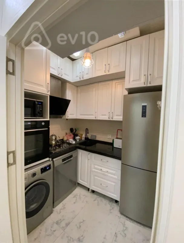 Kirayə verilir 2 otaqlı yeni tikili 80 m²