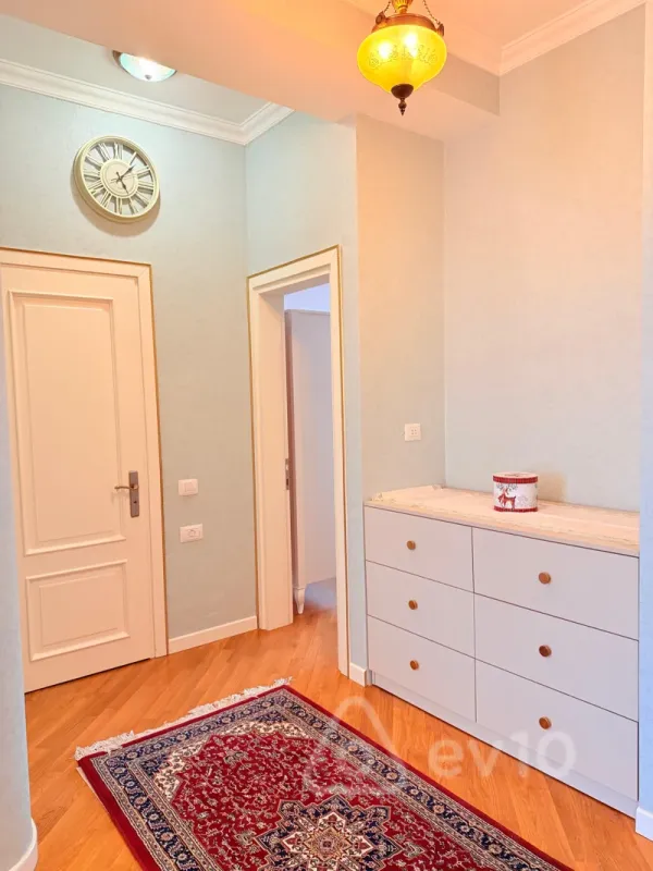 Kirayə verilir 5 otaqlı yeni tikili 210 m²