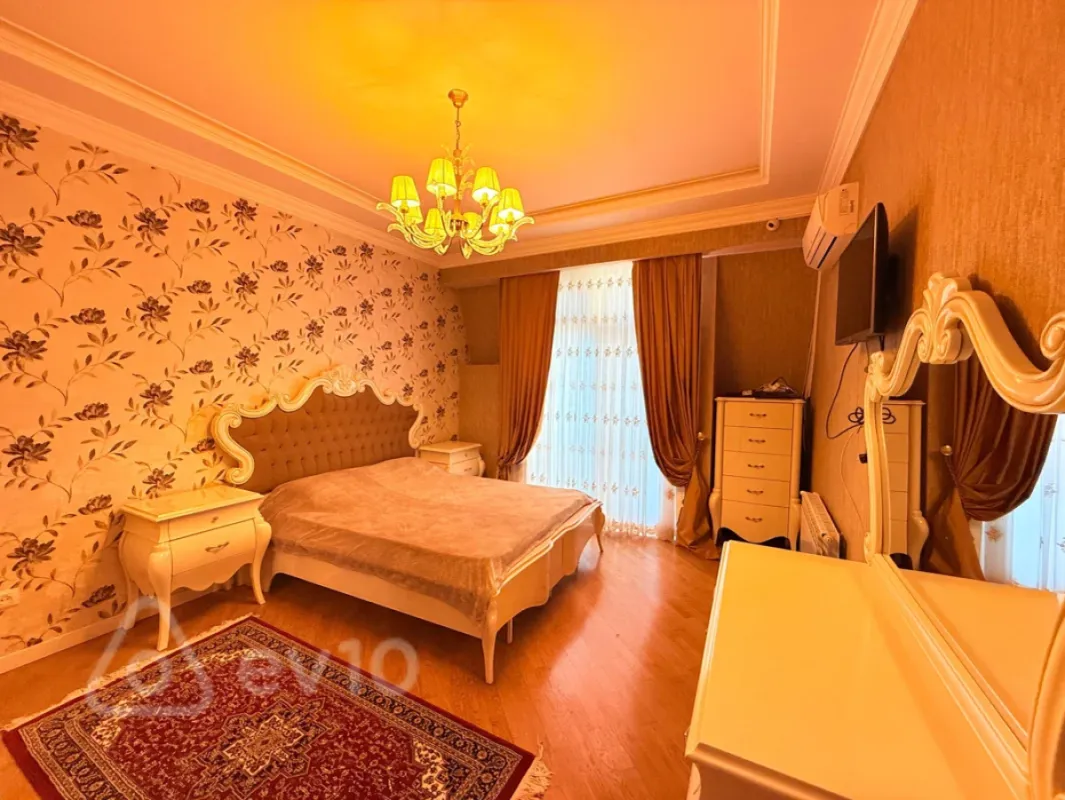 Kirayə verilir 5 otaqlı yeni tikili 210 m²