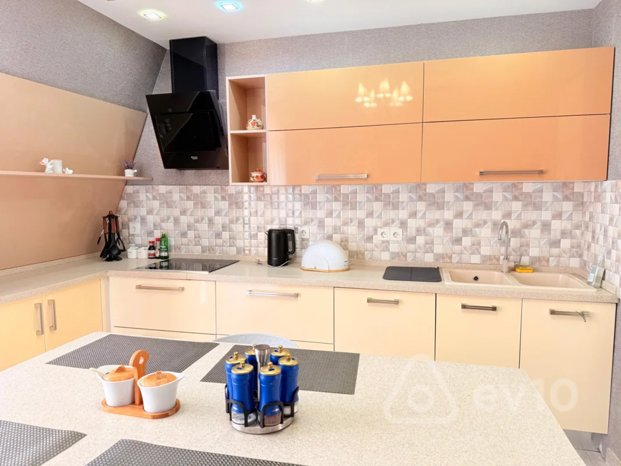 Kirayə verilir 5 otaqlı yeni tikili 210 m²