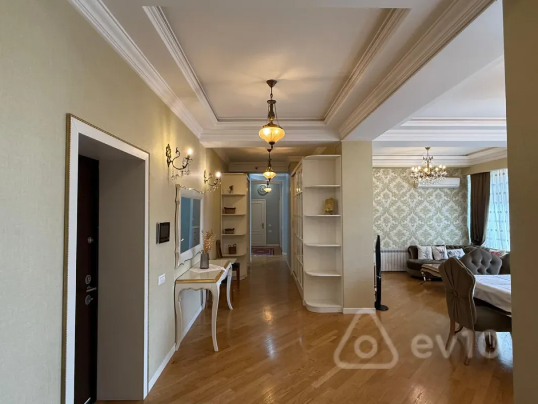 Kirayə verilir 5 otaqlı yeni tikili 210 m²