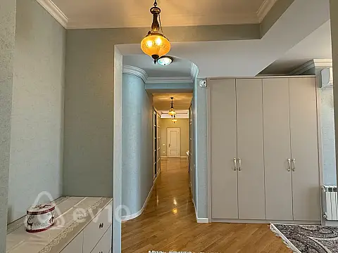 Kirayə verilir 5 otaqlı yeni tikili 210 m²