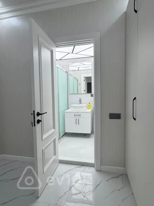 Kirayə verilir 3 otaqlı yeni tikili 1000 m²