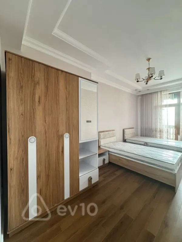 Kirayə verilir 3 otaqlı yeni tikili 1000 m²