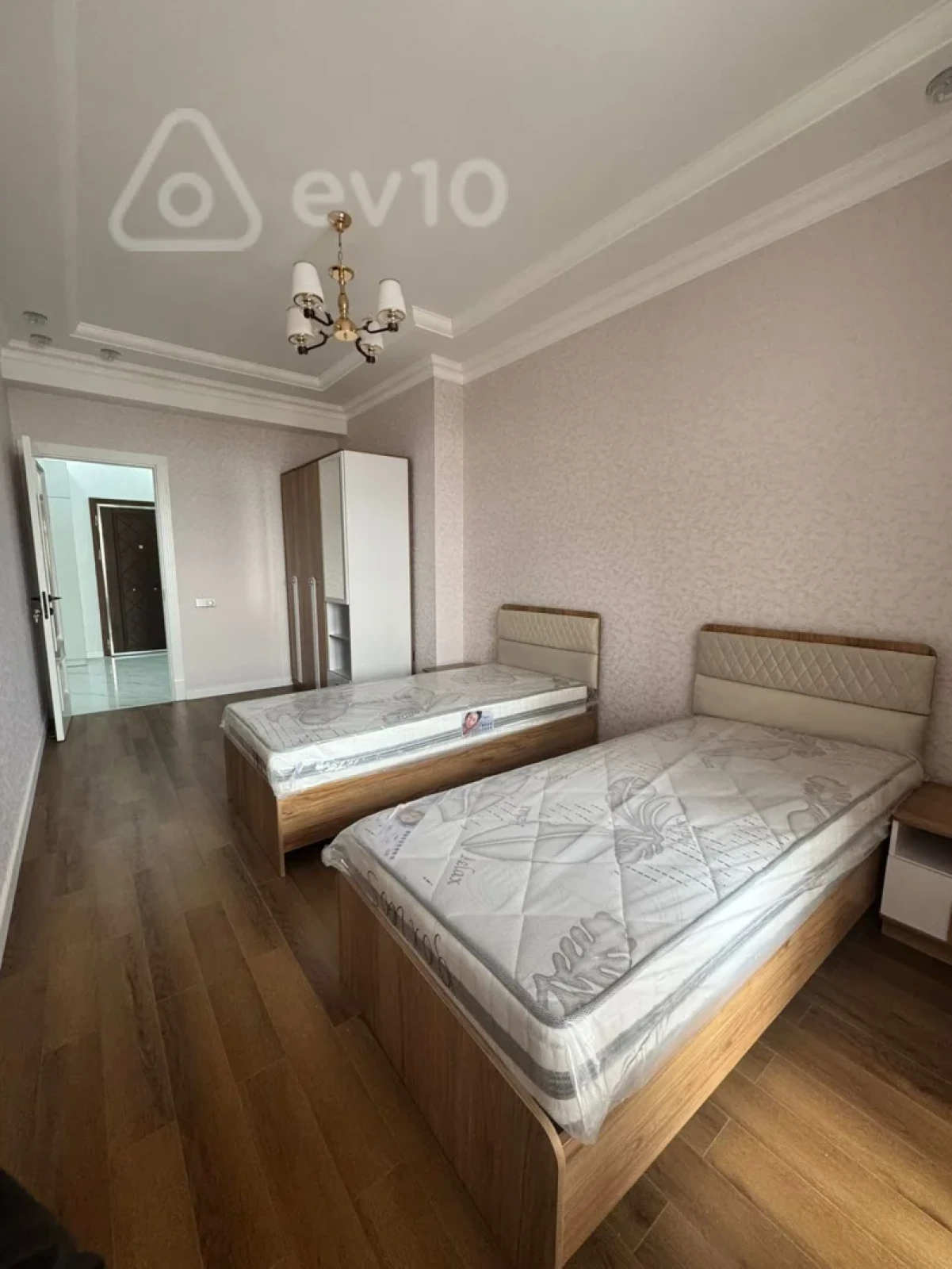 Kirayə verilir 3 otaqlı yeni tikili 1000 m²