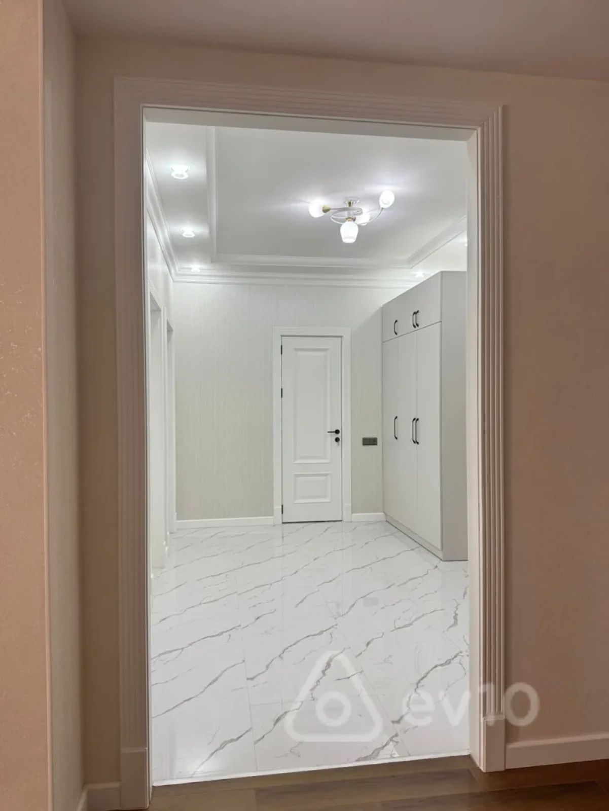 Kirayə verilir 3 otaqlı yeni tikili 1000 m²