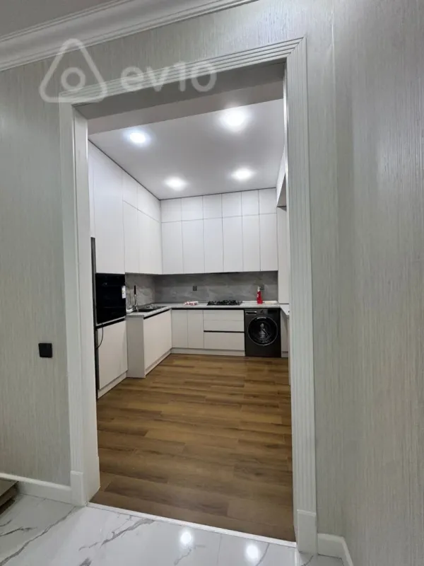 Kirayə verilir 3 otaqlı yeni tikili 1000 m²