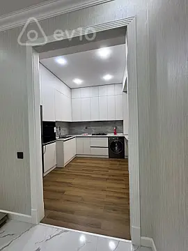 Kirayə verilir 3 otaqlı yeni tikili 1000 m²