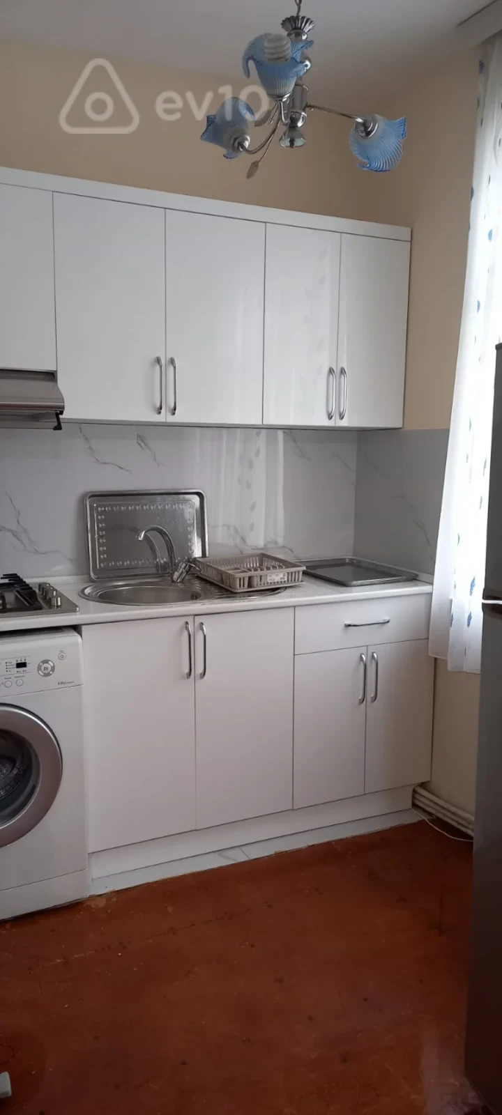 Kirayə verilir 2 otaqlı köhnə tikili 50 m²