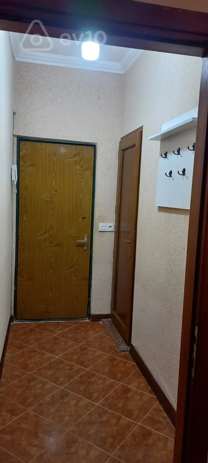 Kirayə verilir 2 otaqlı köhnə tikili 50 m²