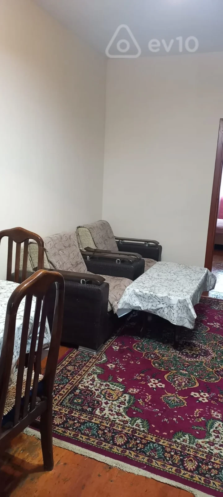 Kirayə verilir 2 otaqlı köhnə tikili 50 m²