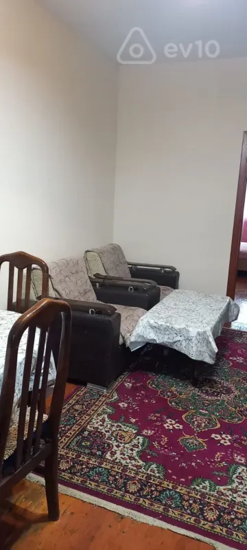 Kirayə verilir 2 otaqlı köhnə tikili 50 m²
