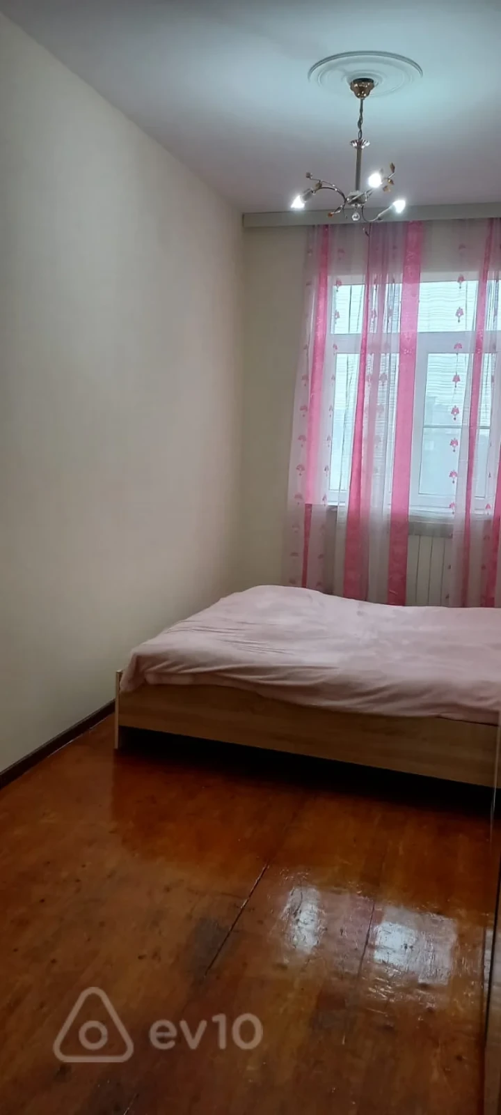 Kirayə verilir 2 otaqlı köhnə tikili 50 m²