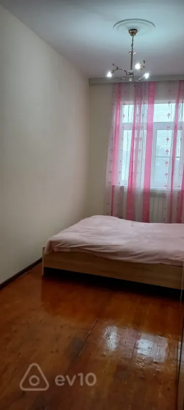 Kirayə verilir 2 otaqlı köhnə tikili 50 m²