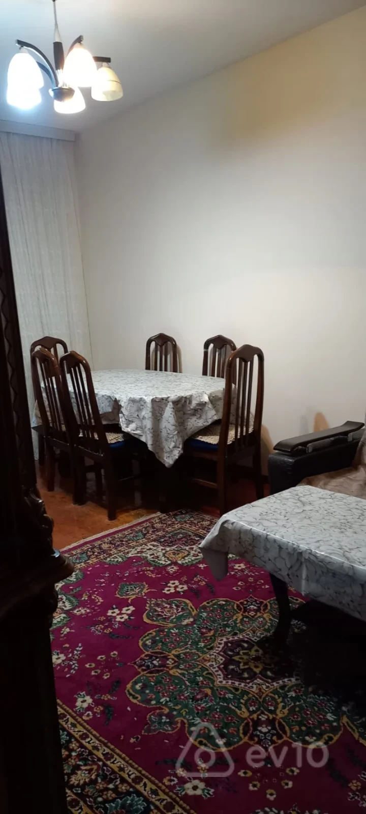 Kirayə verilir 2 otaqlı köhnə tikili 50 m²