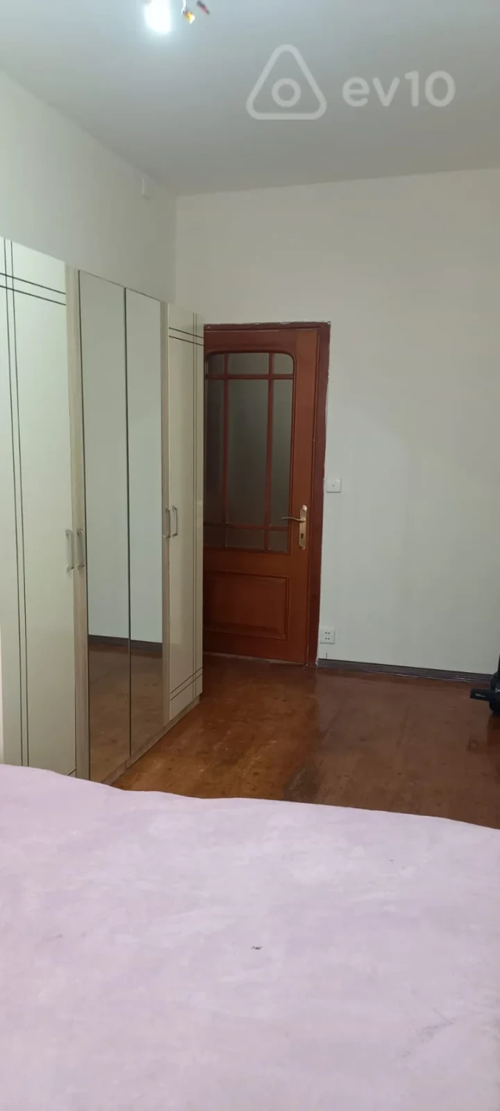 Kirayə verilir 2 otaqlı köhnə tikili 50 m²
