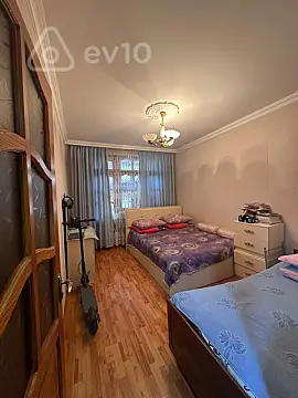 Satılır 4 otaqlı köhnə tikili 100 m²