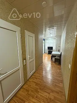 Satılır 4 otaqlı köhnə tikili 100 m²