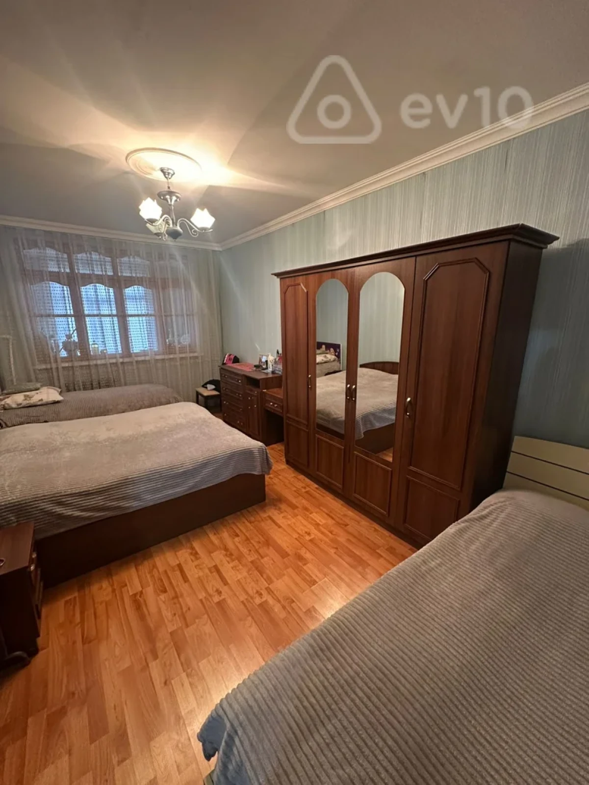 Satılır 4 otaqlı köhnə tikili 100 m²