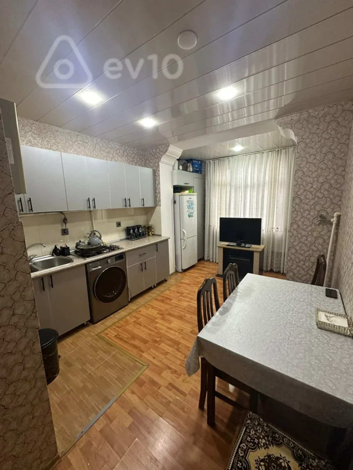 Satılır 4 otaqlı köhnə tikili 100 m²