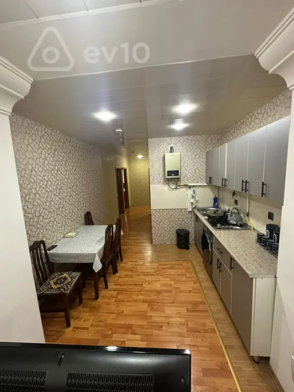 Satılır 4 otaqlı köhnə tikili 100 m²