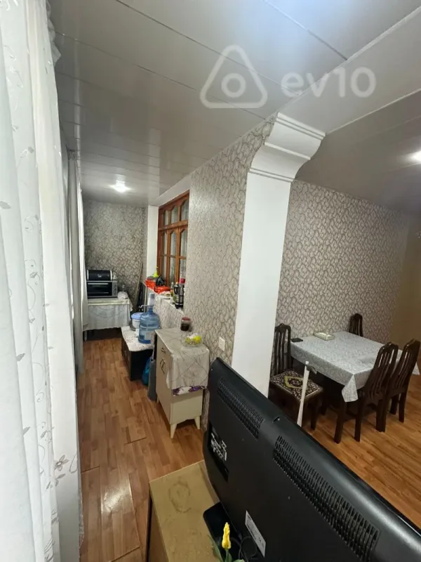 Satılır 4 otaqlı köhnə tikili 100 m²