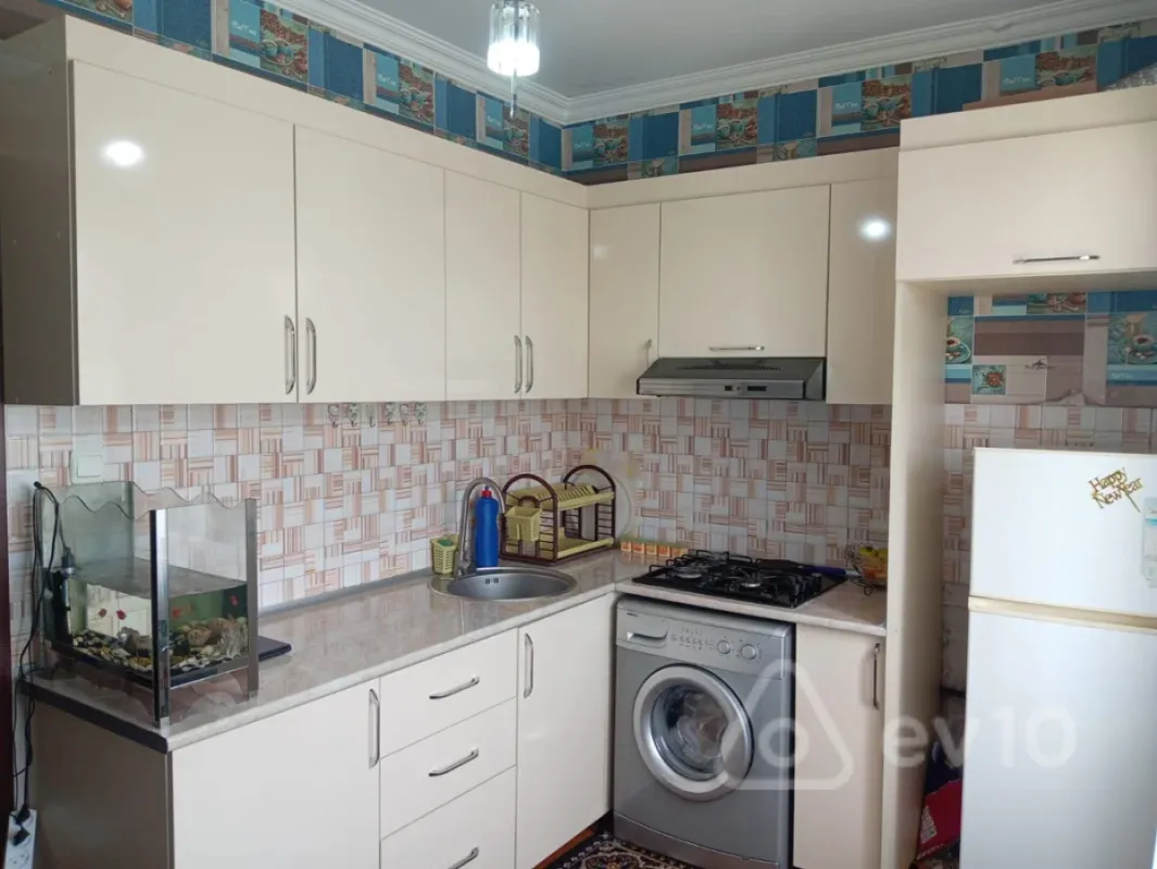 Kirayə verilir 2 otaqlı köhnə tikili 55 m²