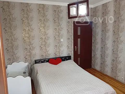 Kirayə verilir 2 otaqlı köhnə tikili 55 m²