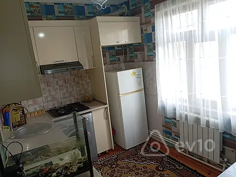 Kirayə verilir 2 otaqlı köhnə tikili 55 m²