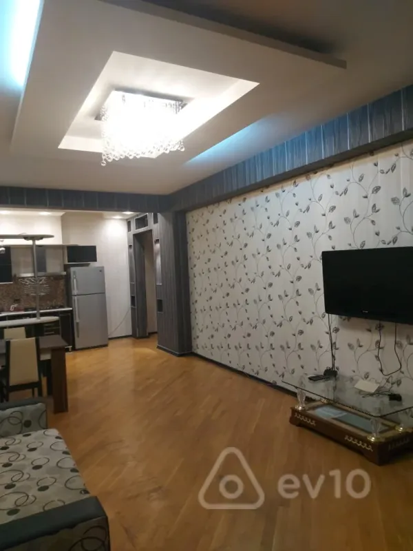 Kirayə verilir 2 otaqlı yeni tikili 80 m²