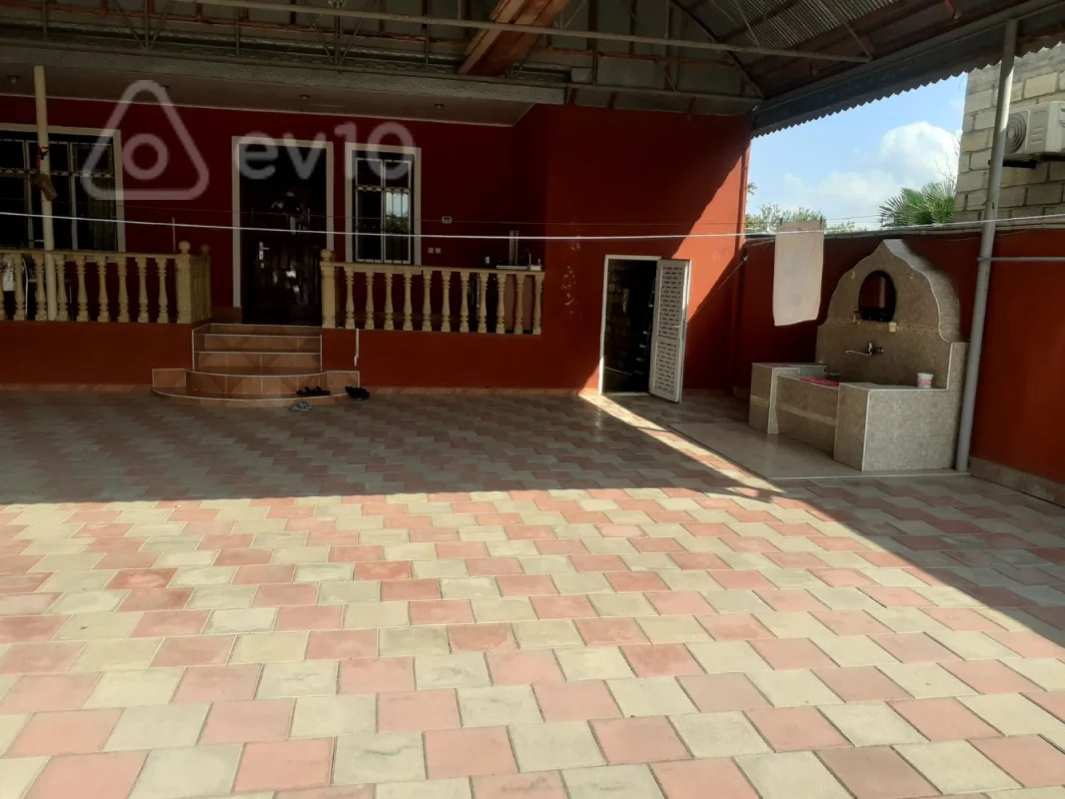 Satılır 4 otaqlı həyət evi 165 m²