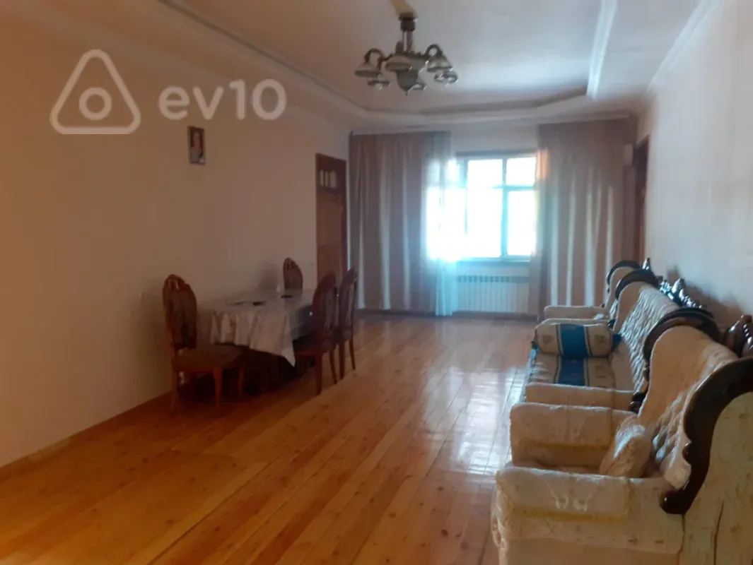 Satılır 4 otaqlı həyət evi 165 m²