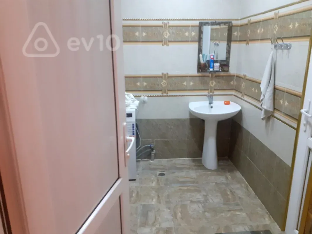 Satılır 4 otaqlı həyət evi 165 m²