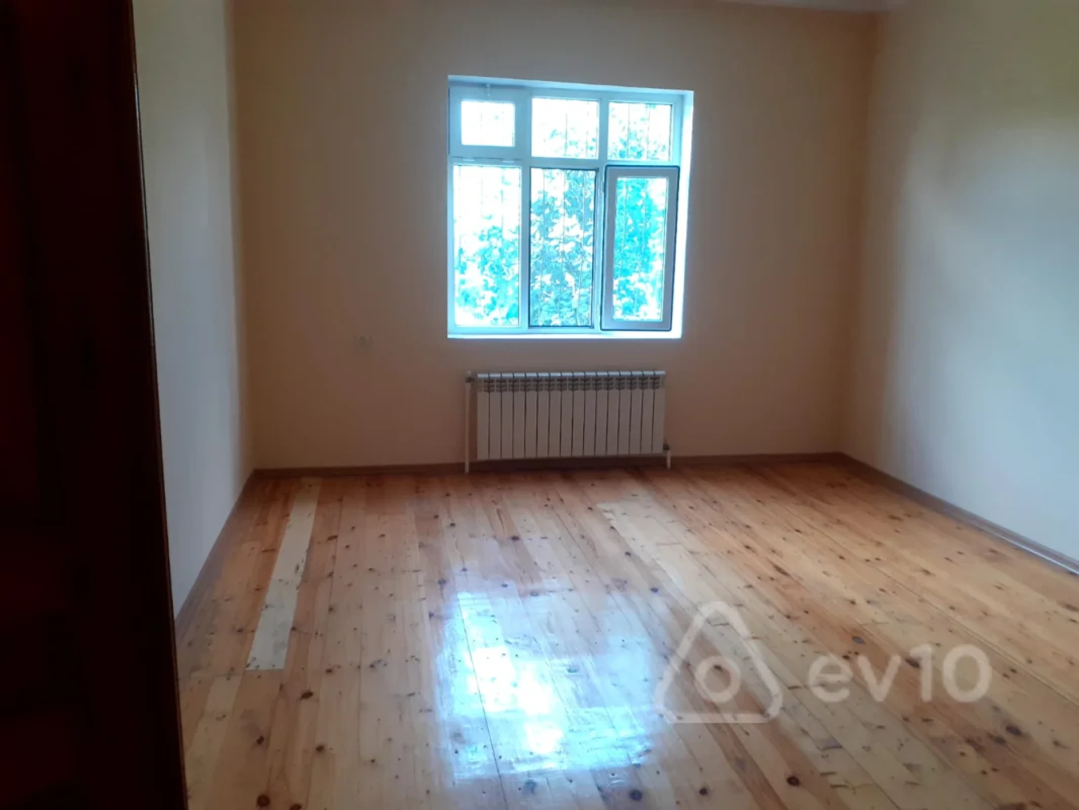 Satılır 4 otaqlı həyət evi 165 m²