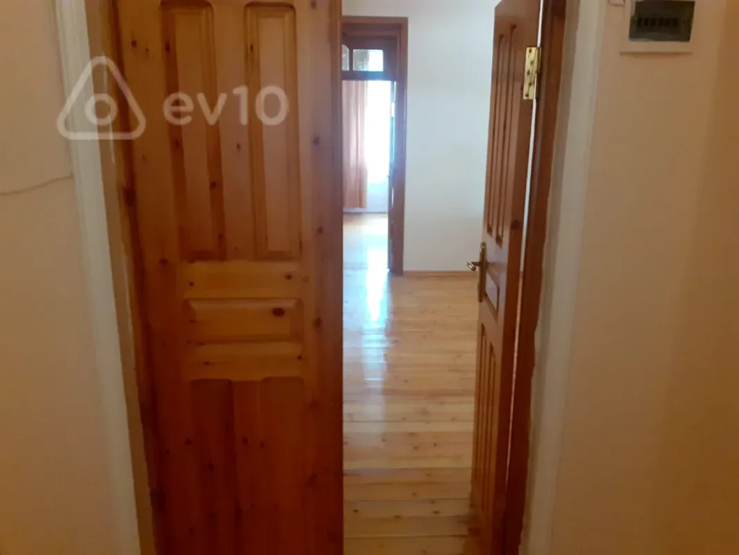 Satılır 4 otaqlı həyət evi 165 m²