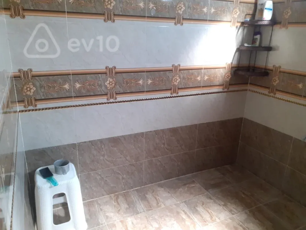 Satılır 4 otaqlı həyət evi 165 m²