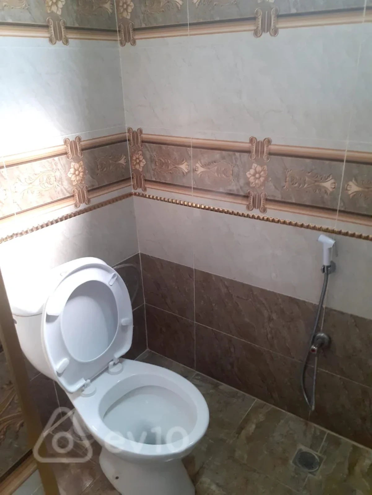 Satılır 4 otaqlı həyət evi 165 m²