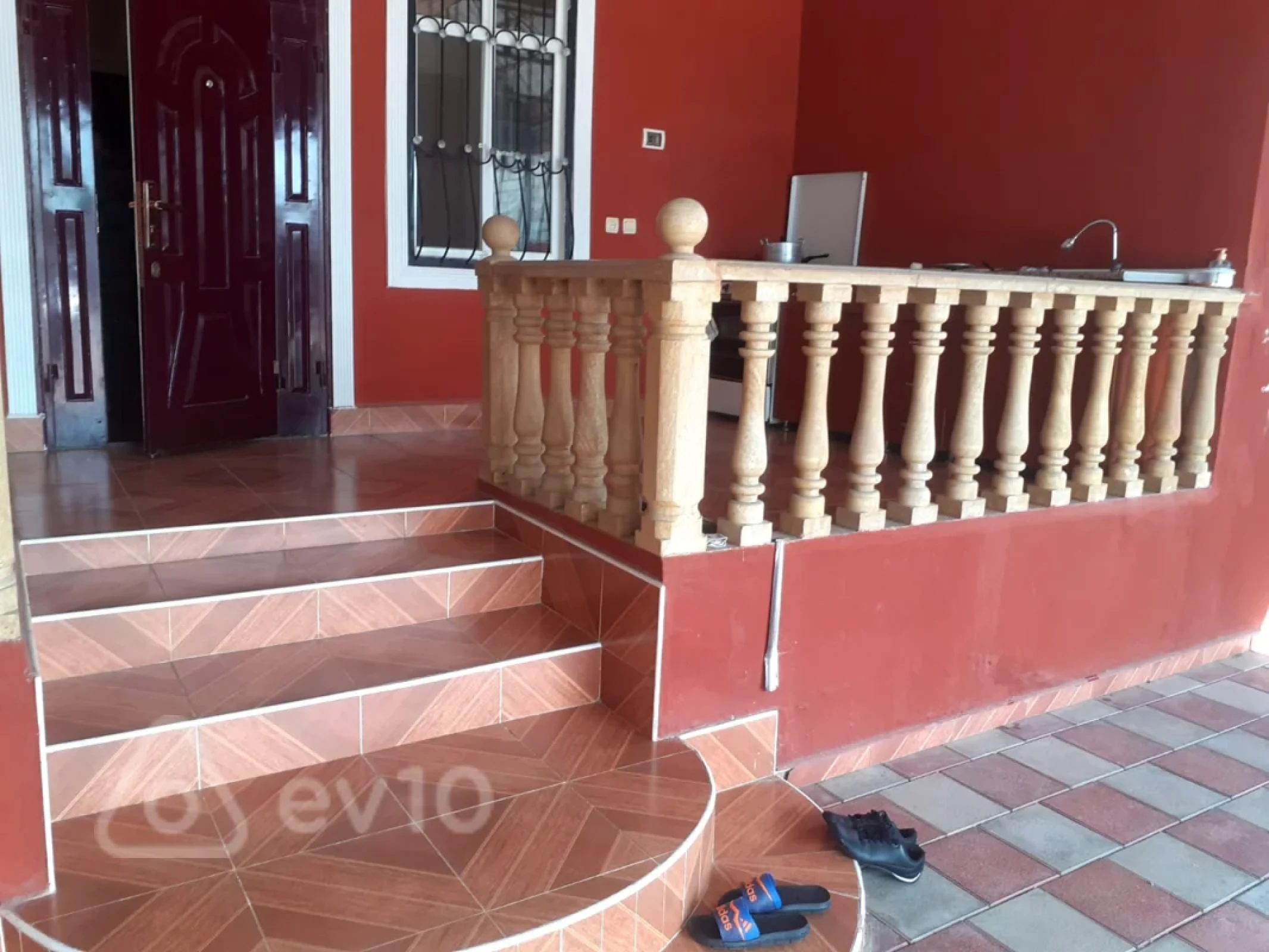 Satılır 4 otaqlı həyət evi 165 m²