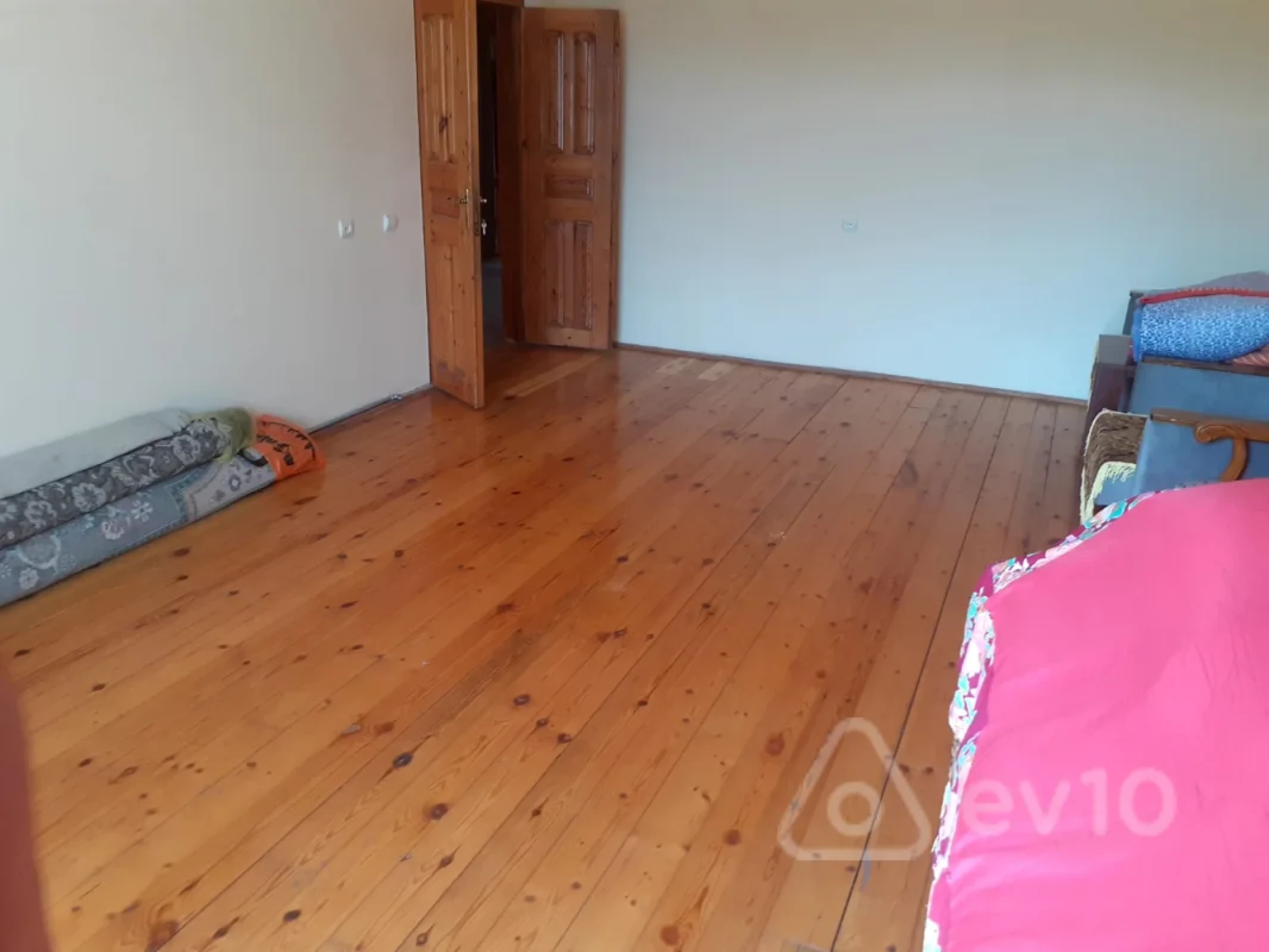 Satılır 4 otaqlı həyət evi 165 m²