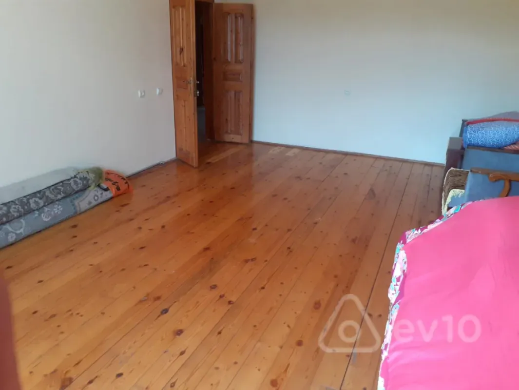 Satılır 4 otaqlı həyət evi 165 m²
