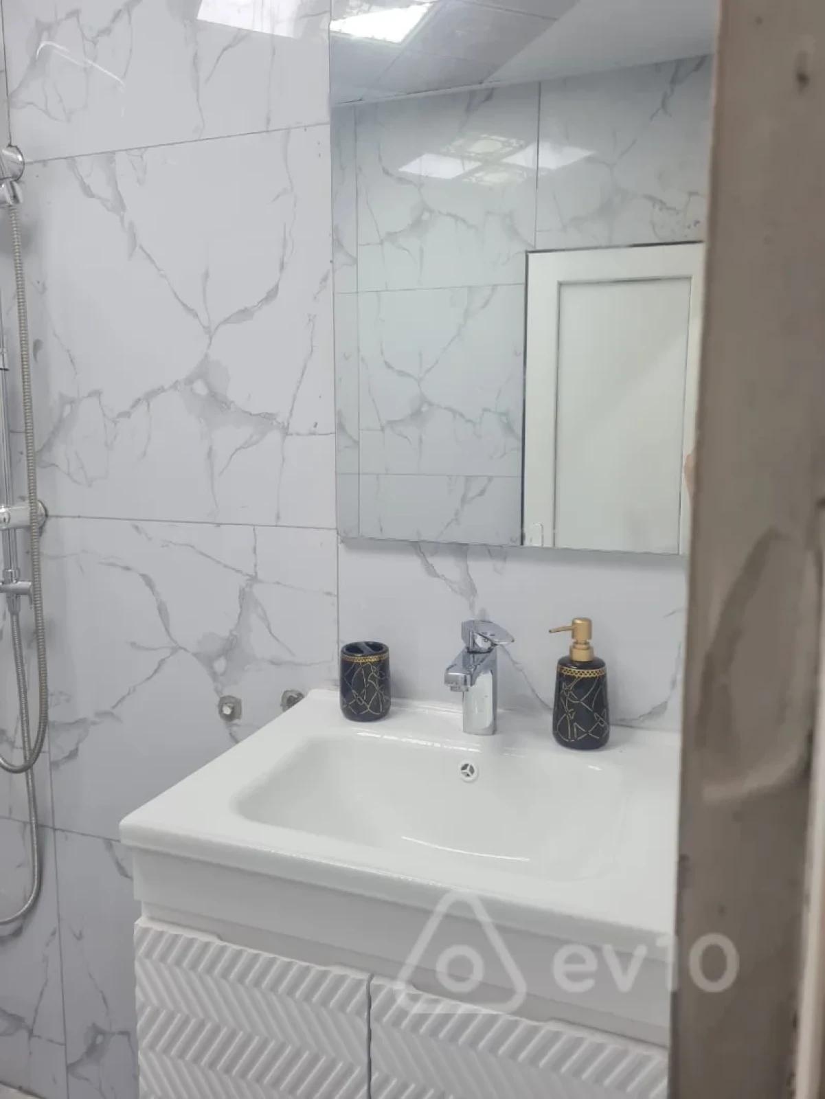 Satılır 2 otaqlı köhnə tikili 35 m²