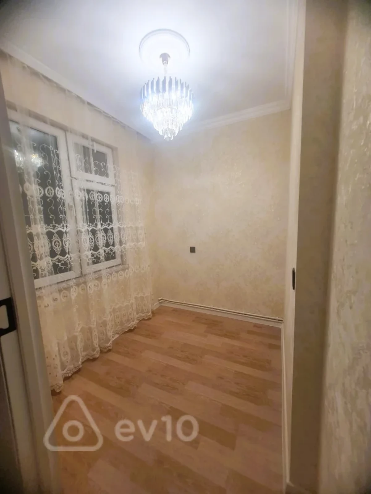 Satılır 2 otaqlı köhnə tikili 35 m²