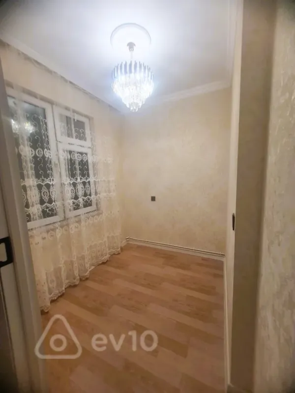 Satılır 2 otaqlı köhnə tikili 35 m²