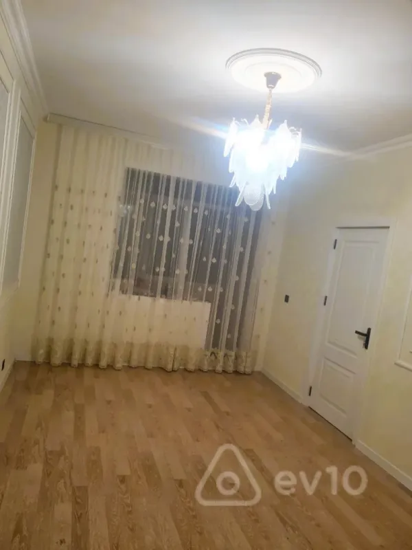 Satılır 2 otaqlı köhnə tikili 35 m²
